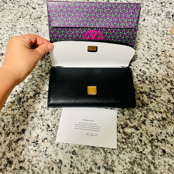 New Tory burch Robinson chain wallet. - Picture 6 of 7